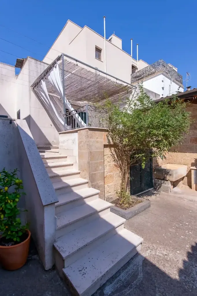 Ingressi e cortile della Masseria De Donno