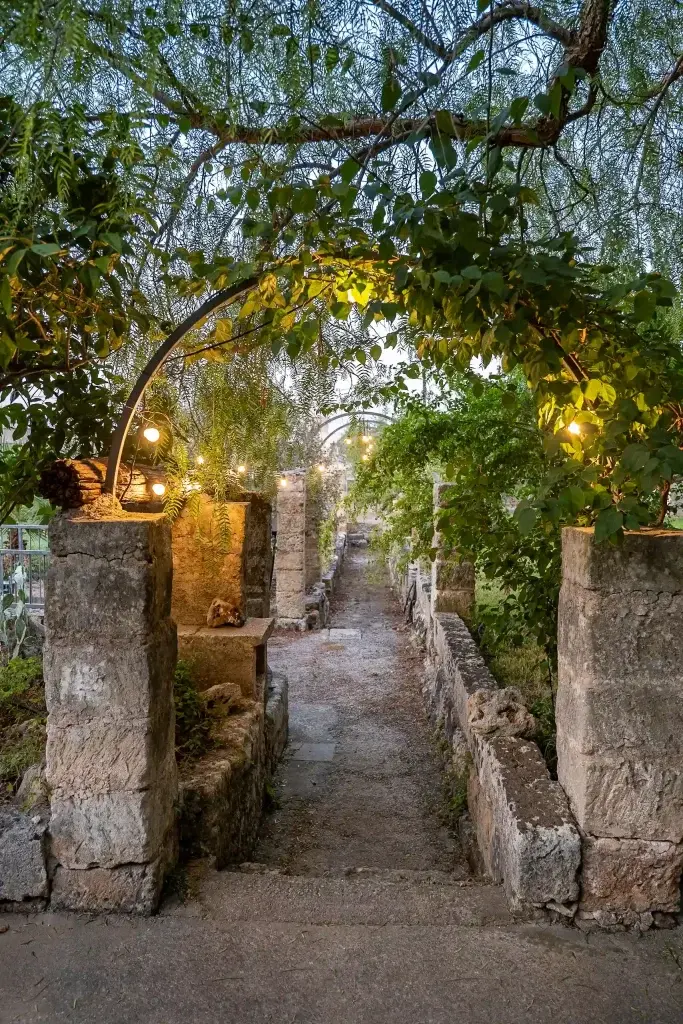 Ingressi e cortile della Masseria De Donno