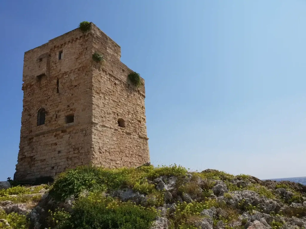 Torre costiera di avvistamento nel Salento